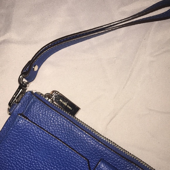 Auth Used MK Adele Double-Zip Pebble Leather Phone Walllet/Wristlet (Blue) - Picture 6 of 9